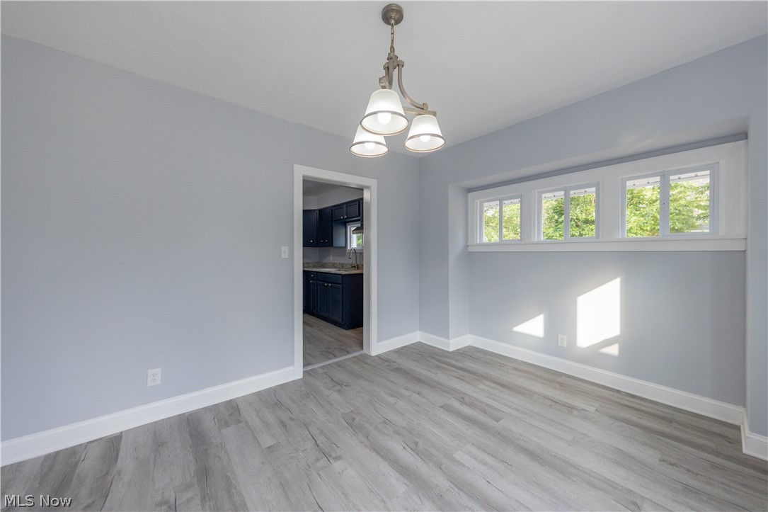 1677 Hillview Road Property Photo 5