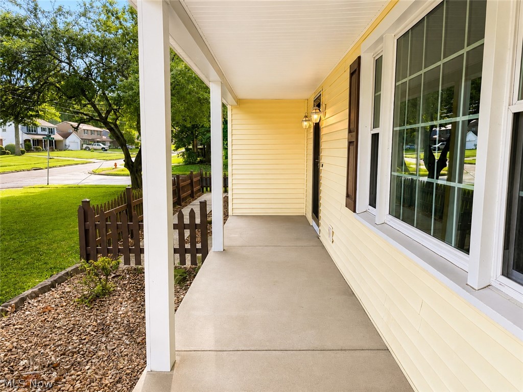 707 Oakridge Drive Property Photo 3