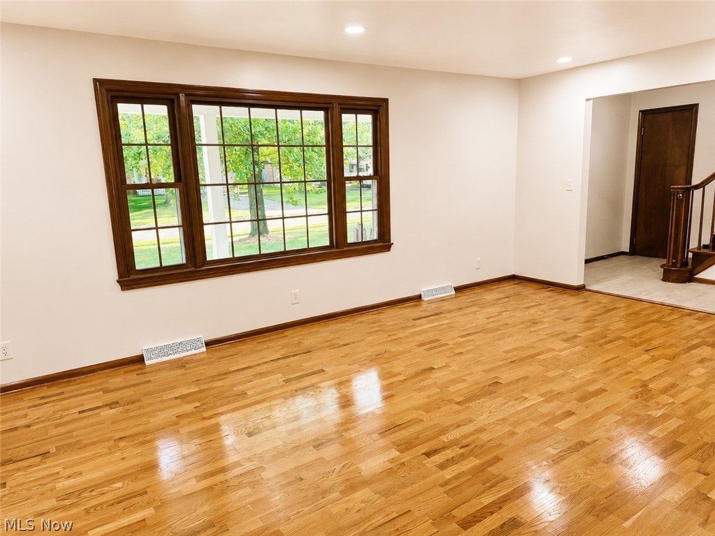 707 Oakridge Drive Property Photo 12