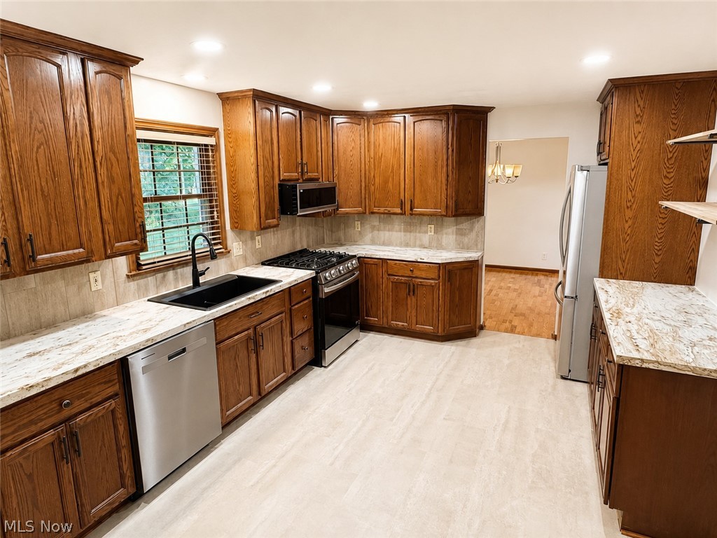 707 Oakridge Drive Property Photo 15