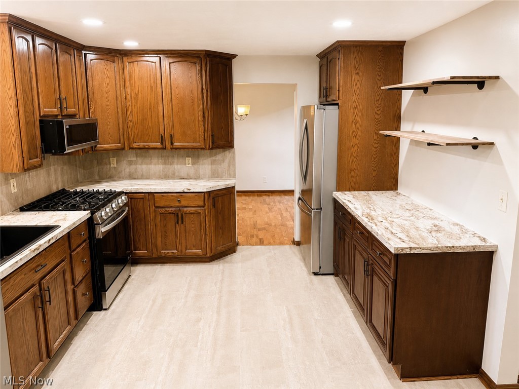 707 Oakridge Drive Property Photo 20