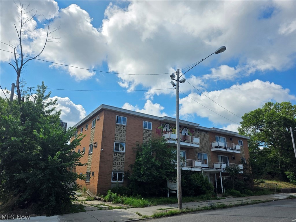 16004 Euclid Avenue Property Photo 1