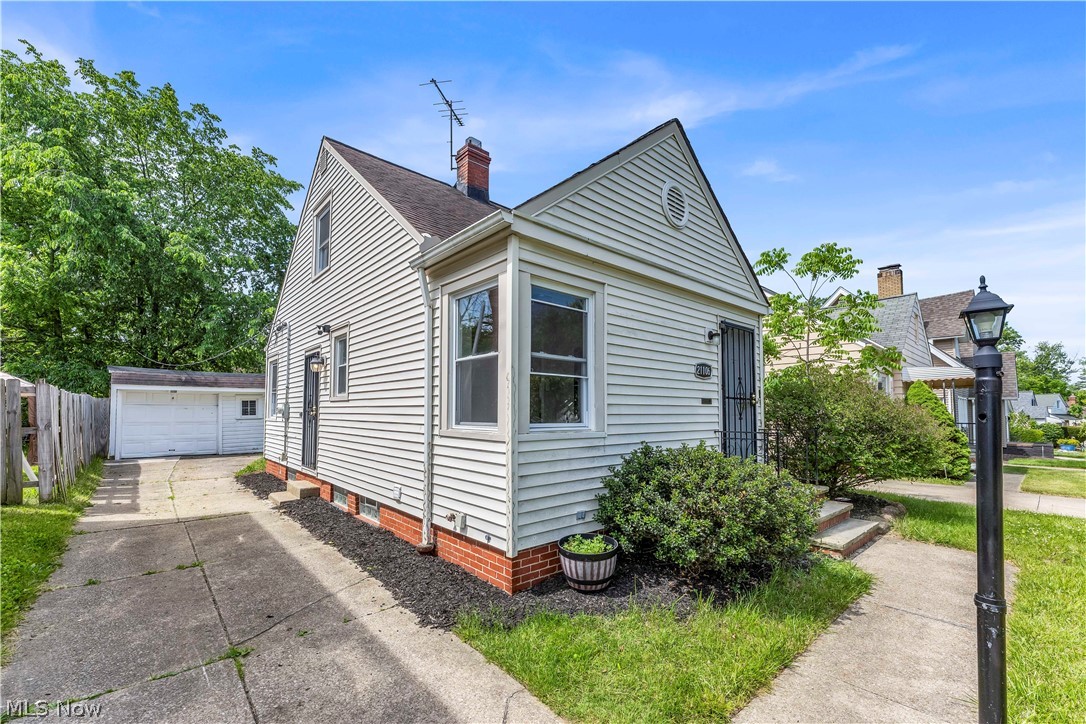 21106 Gardenview Drive Property Photo 2