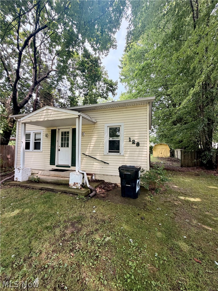 128 Lakeview Boulevard Property Photo 3