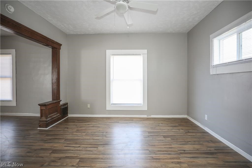 559 E Exchange E Property Photo 4
