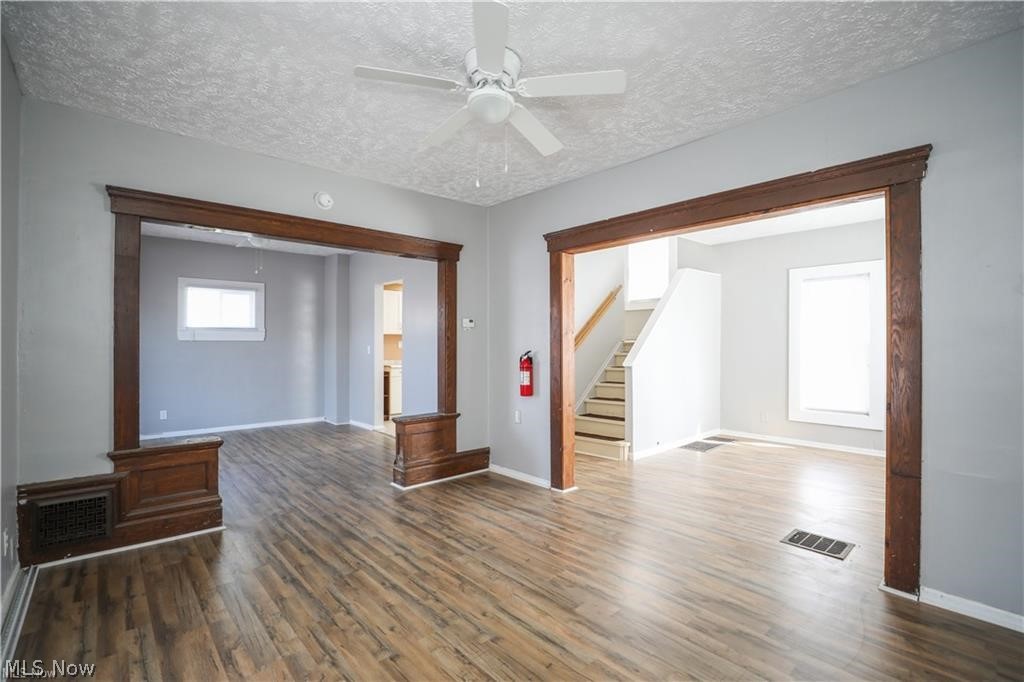 559 E Exchange E Property Photo 6