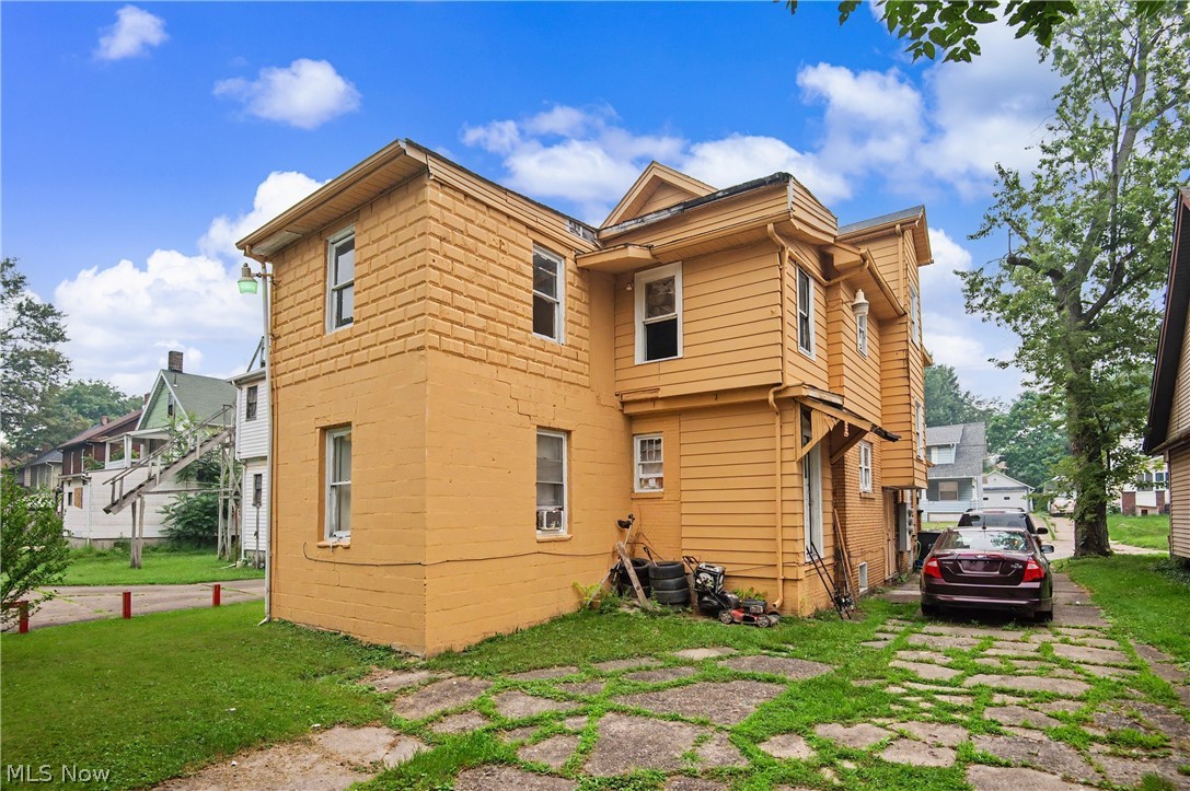 416 Laird Avenue Se Property Photo 4