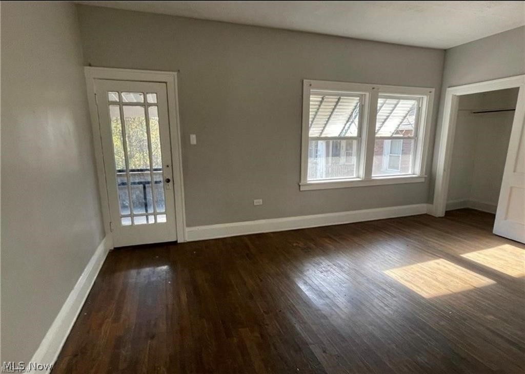 568 101 Street Property Photo 6