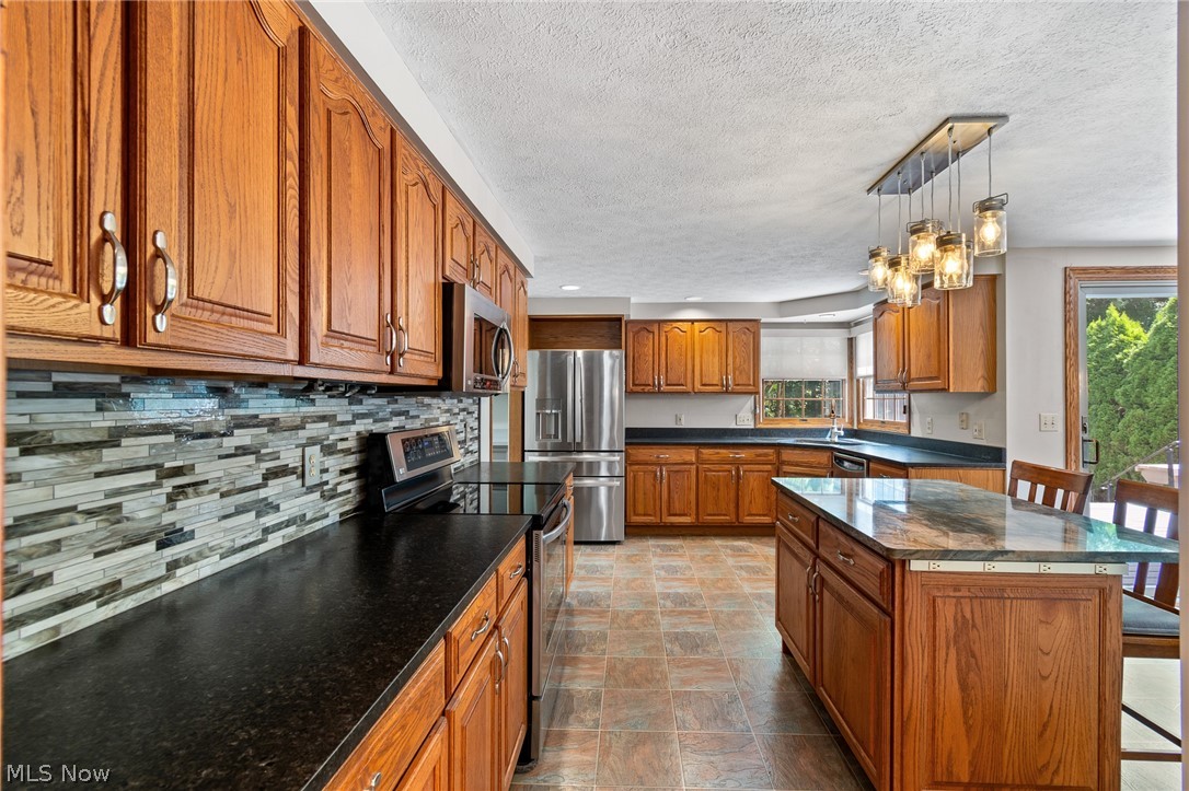 559 Berkshire Drive Property Photo 8
