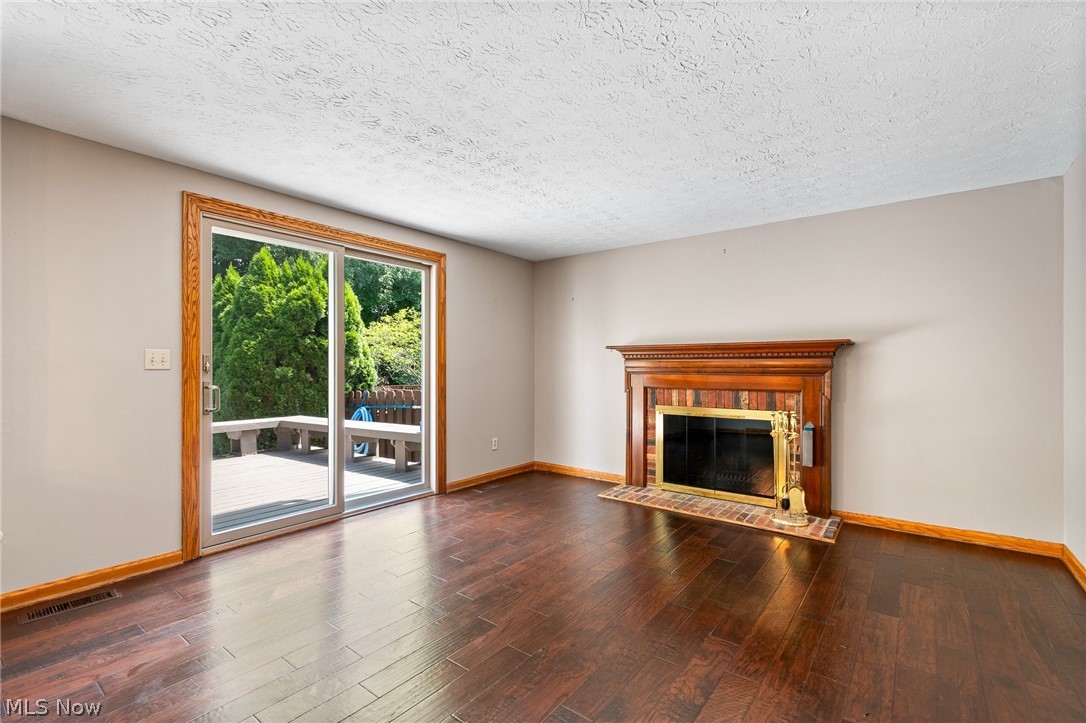 559 Berkshire Drive Property Photo 11