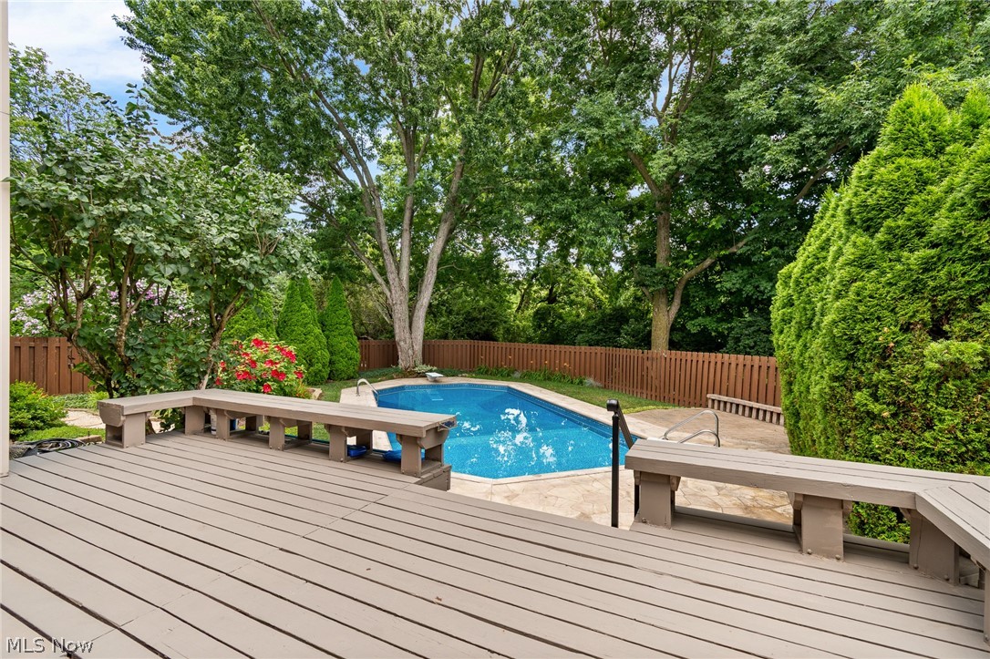 559 Berkshire Drive Property Photo 34