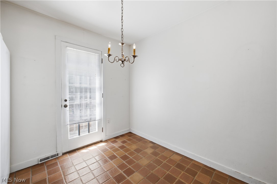 4642 Euclid Boulevard Property Photo 4