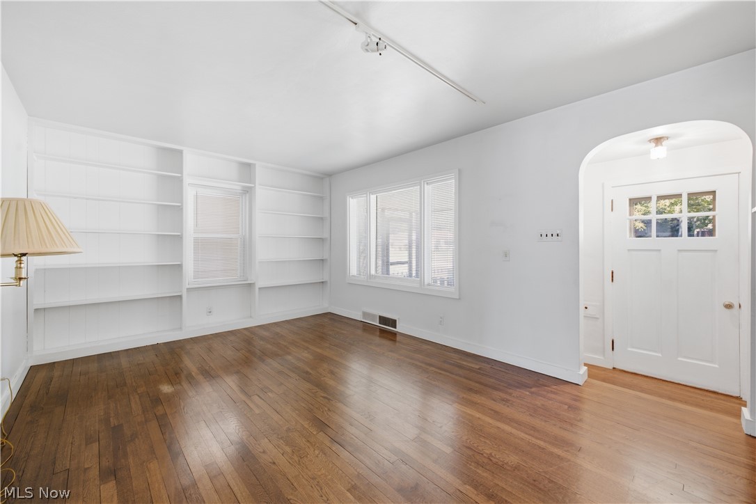 4642 Euclid Boulevard Property Photo 5