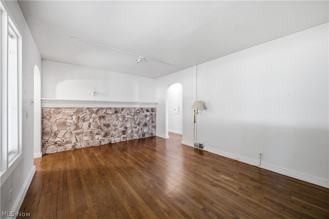 4642 Euclid Boulevard Property Photo 6