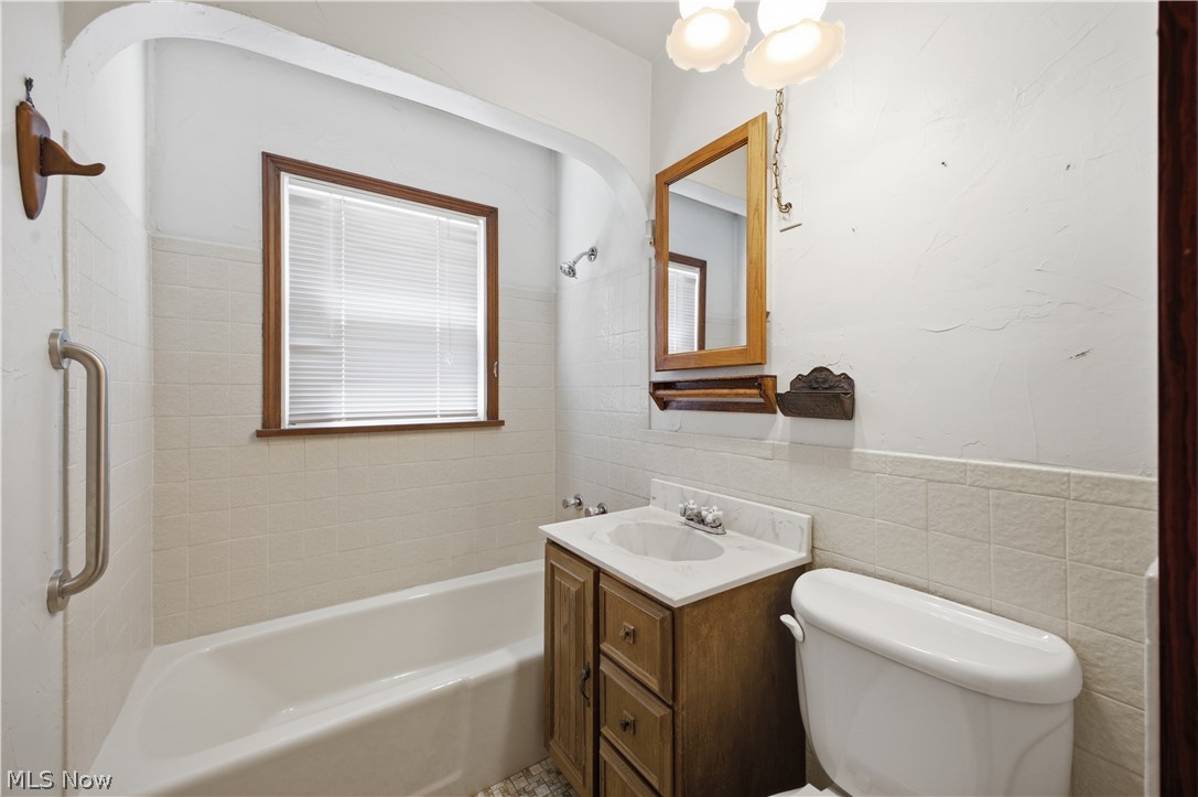4642 Euclid Boulevard Property Photo 11