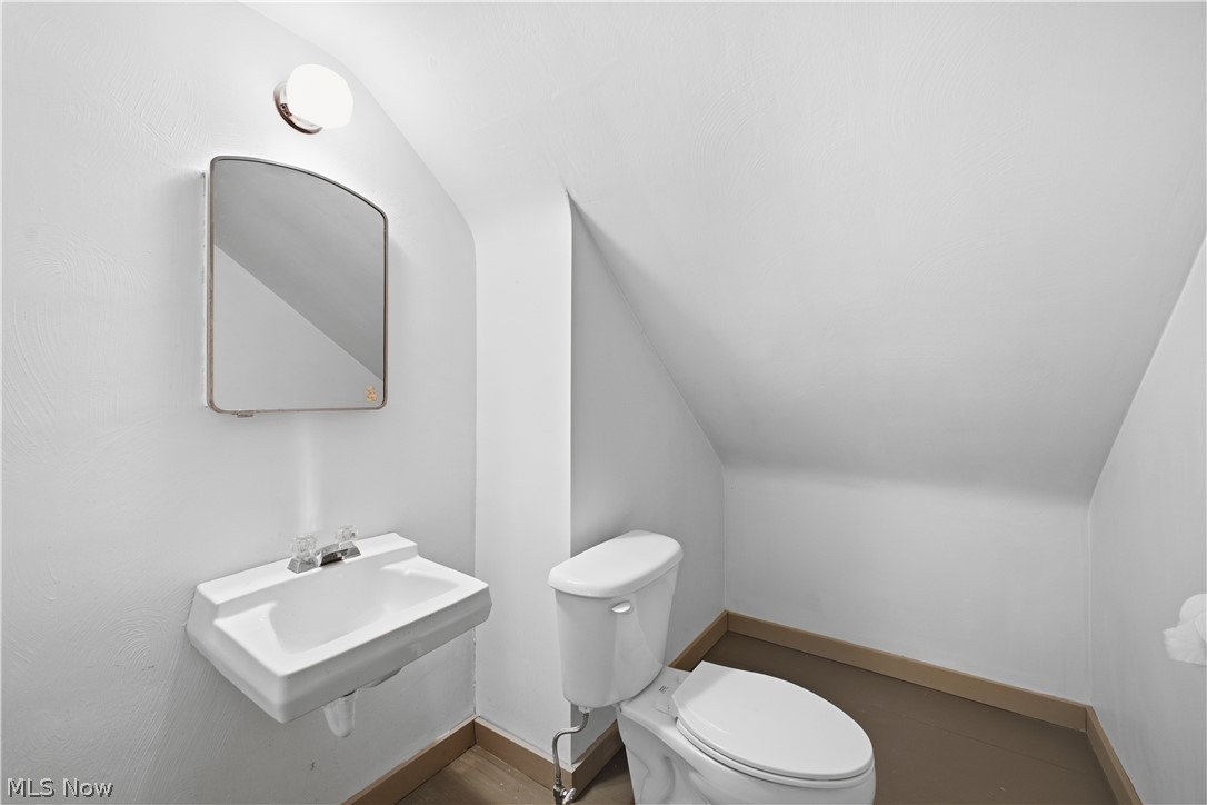 4642 Euclid Boulevard Property Photo 13