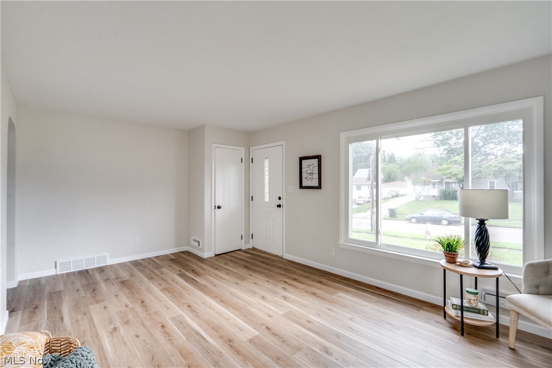 705 E Catawba Avenue Property Photo 2