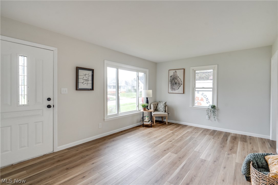 705 E Catawba Avenue Property Photo 3