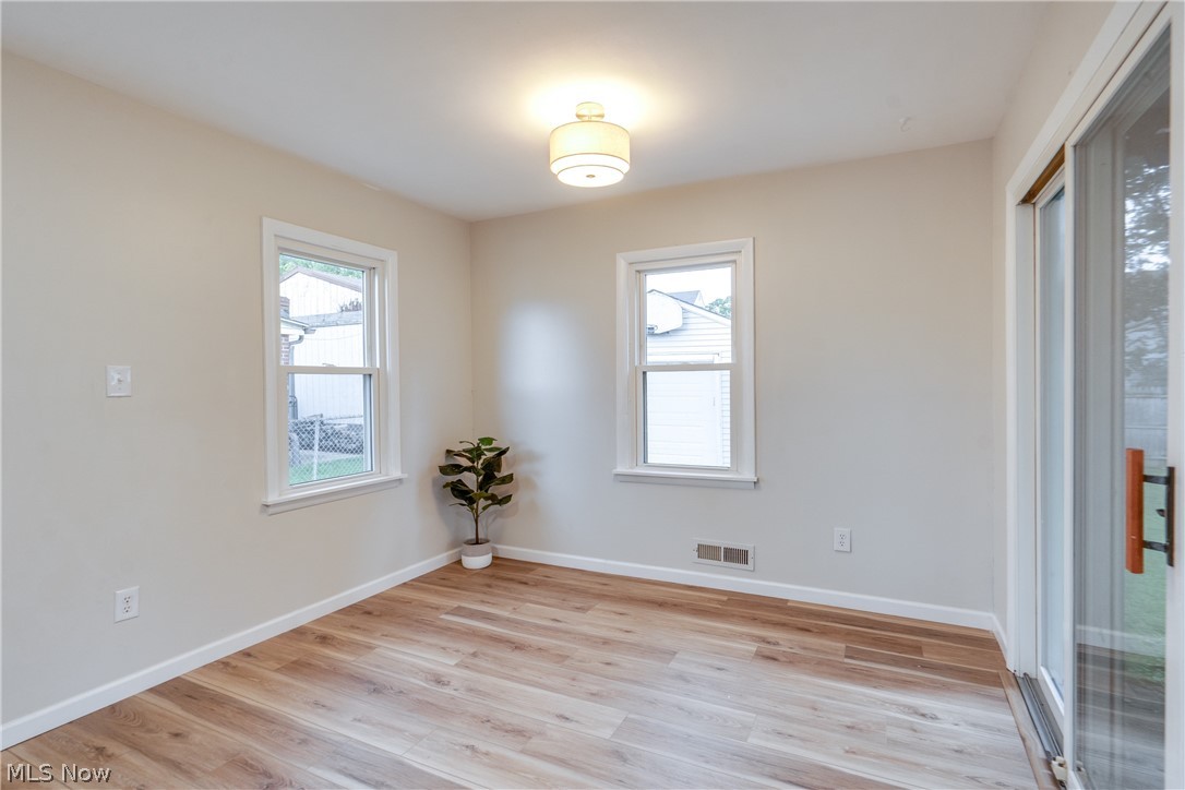 705 E Catawba Avenue Property Photo 12