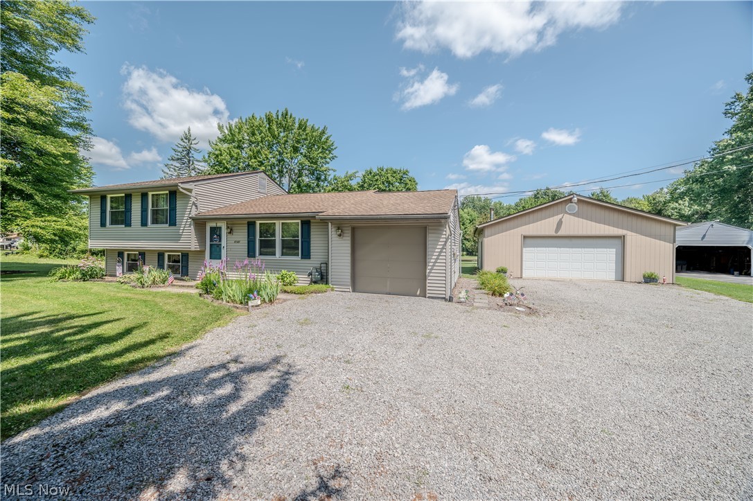 6142 Fairview Road Property Photo 3