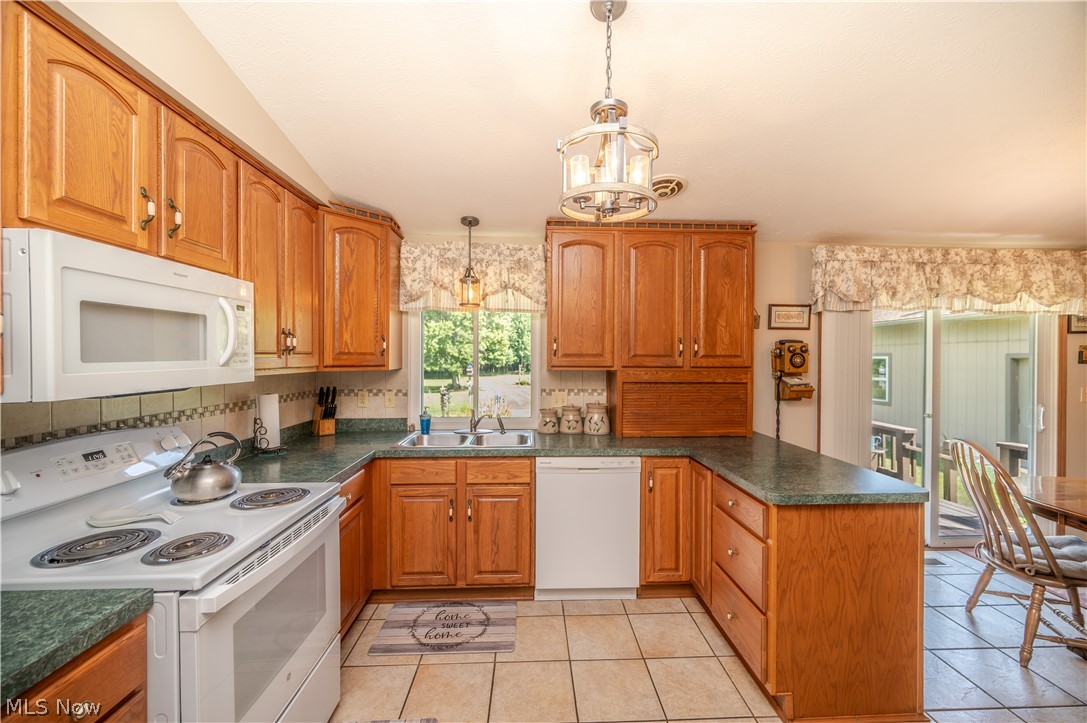 6142 Fairview Road Property Photo 9