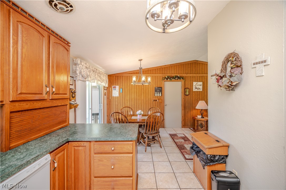 6142 Fairview Road Property Photo 10