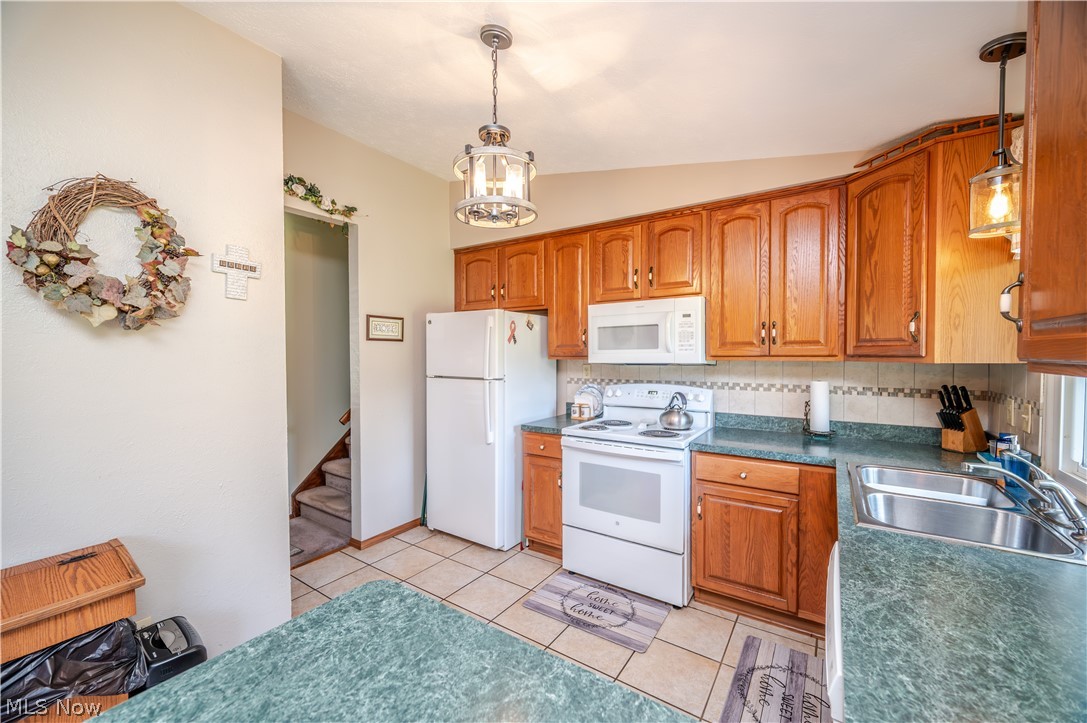 6142 Fairview Road Property Photo 11