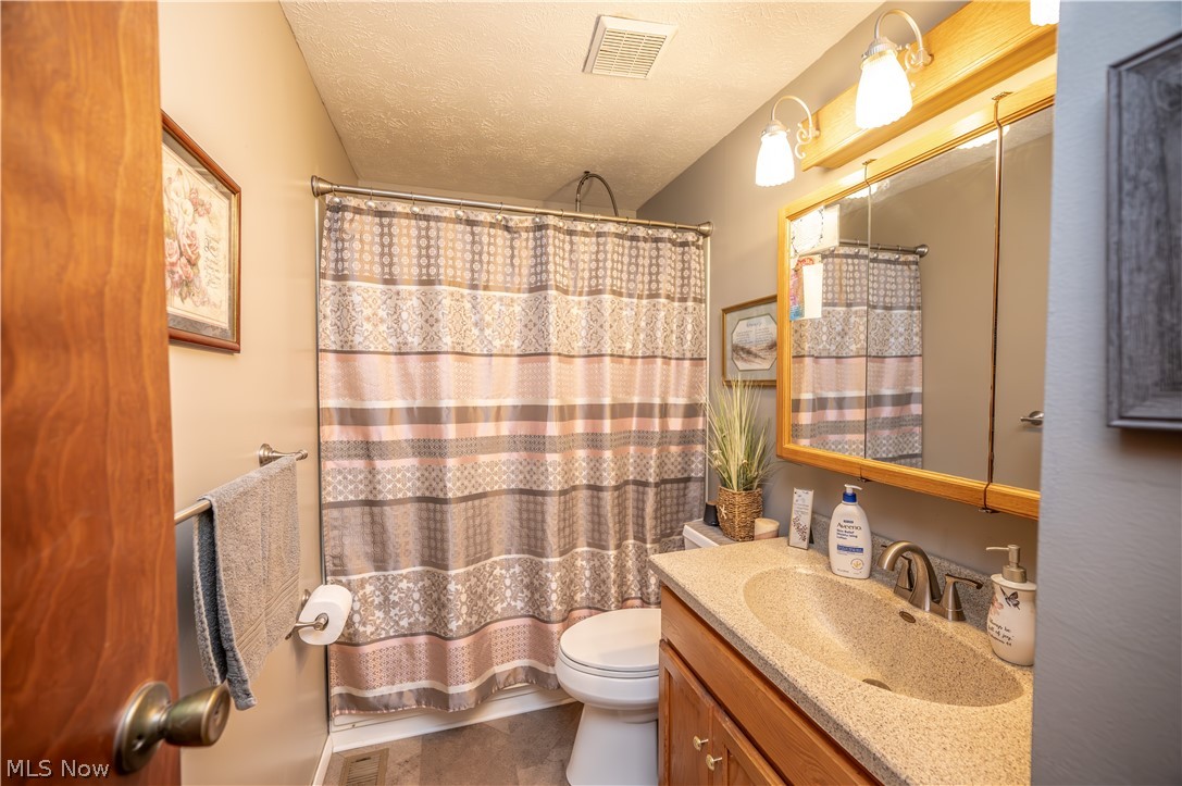 6142 Fairview Road Property Photo 14