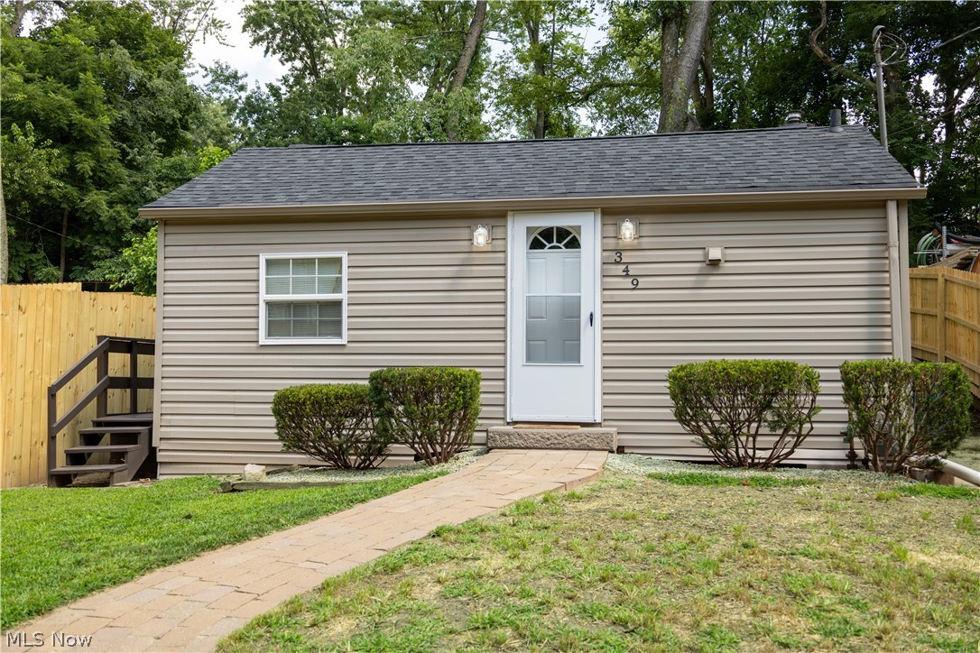 349 E Pace Avenue Property Photo 1