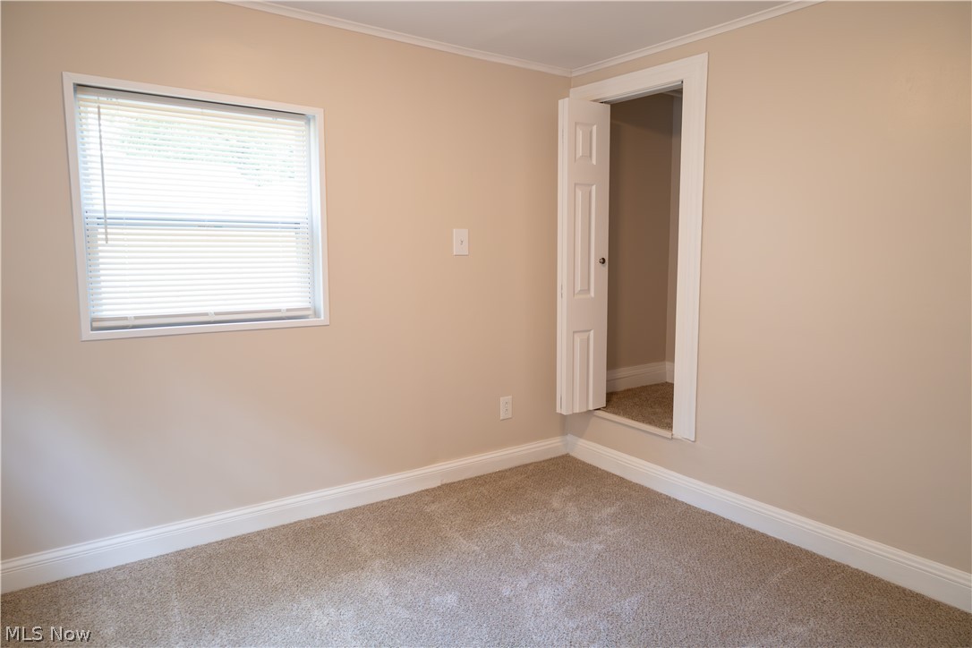 349 E Pace Avenue Property Photo 6