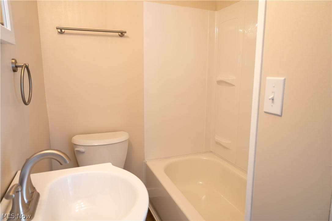 349 E Pace Avenue Property Photo 10