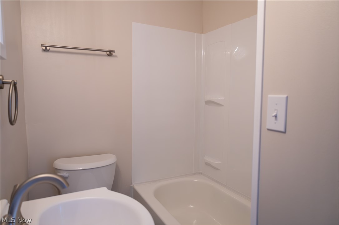 349 E Pace Avenue Property Photo 11