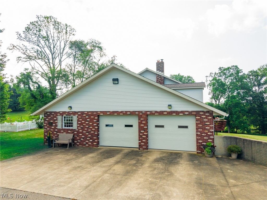 16455 Dover Road Property Photo 3