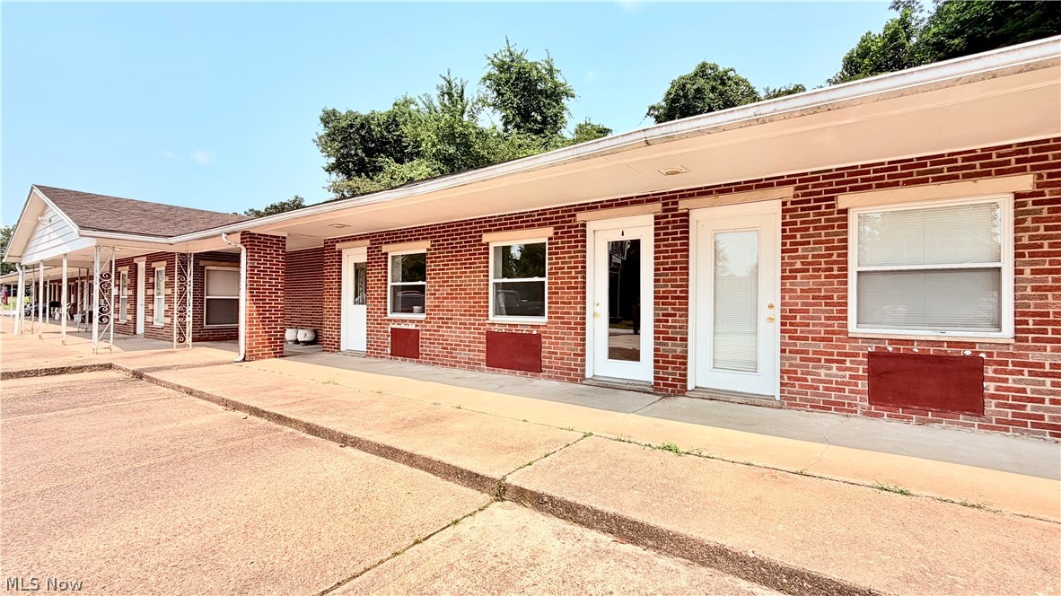 1094 Clement Avenue Property Photo 4