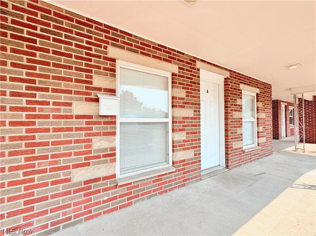 1094 Clement Avenue Property Photo 5