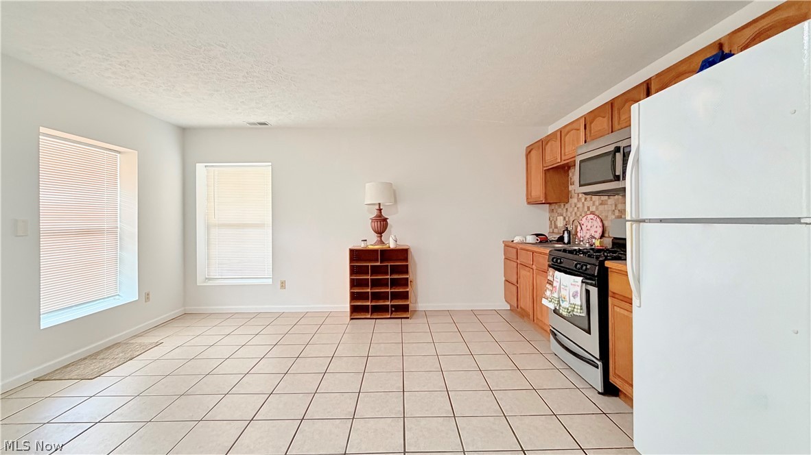 1094 Clement Avenue Property Photo 8