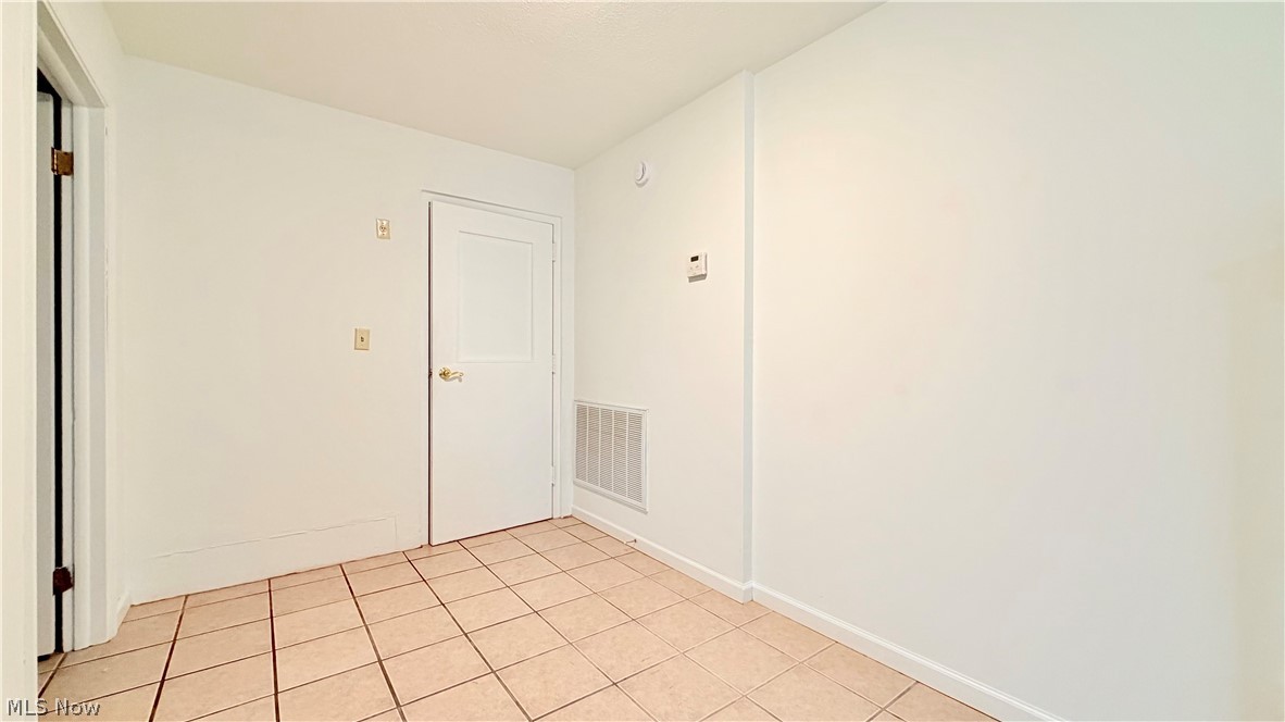 1094 Clement Avenue Property Photo 10