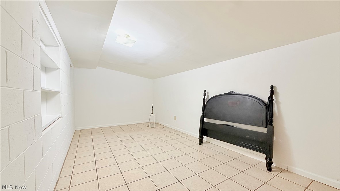 1094 Clement Avenue Property Photo 11