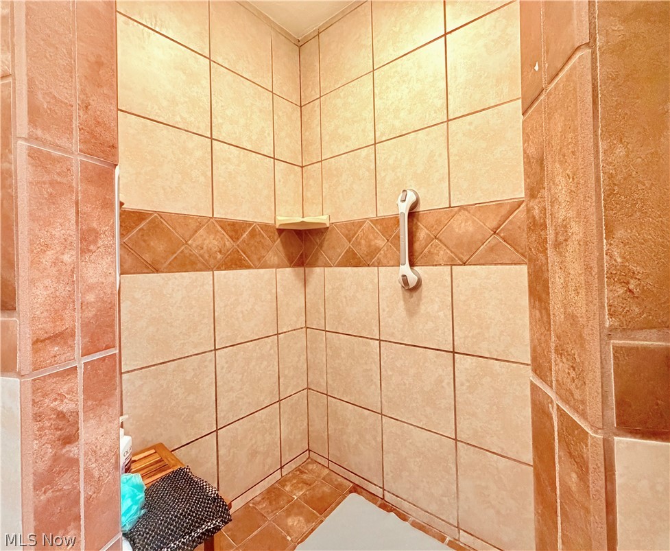 1094 Clement Avenue Property Photo 12