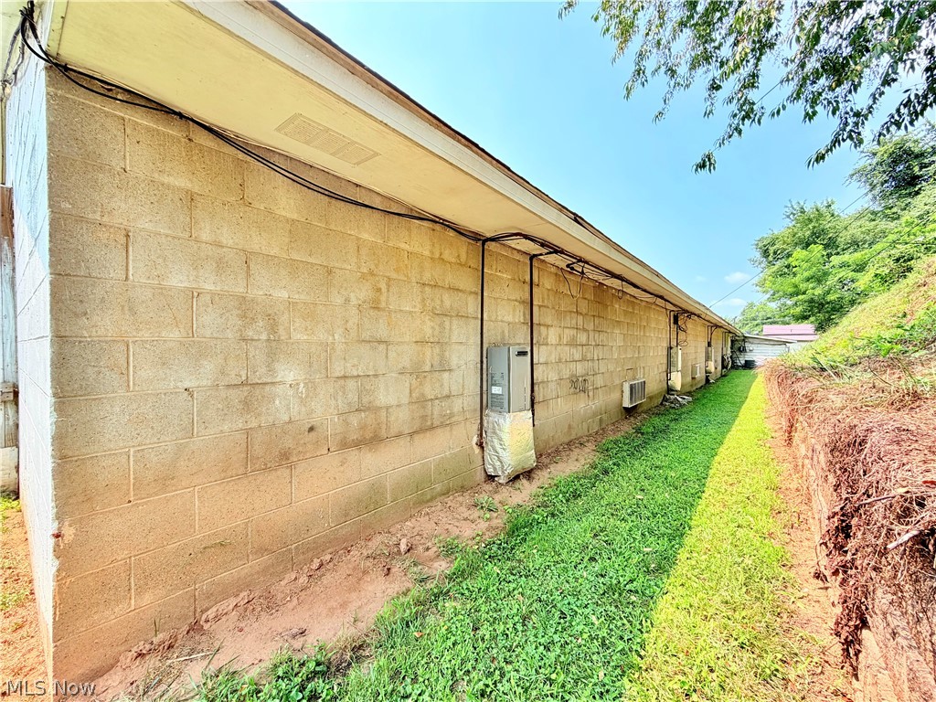 1094 Clement Avenue Property Photo 14