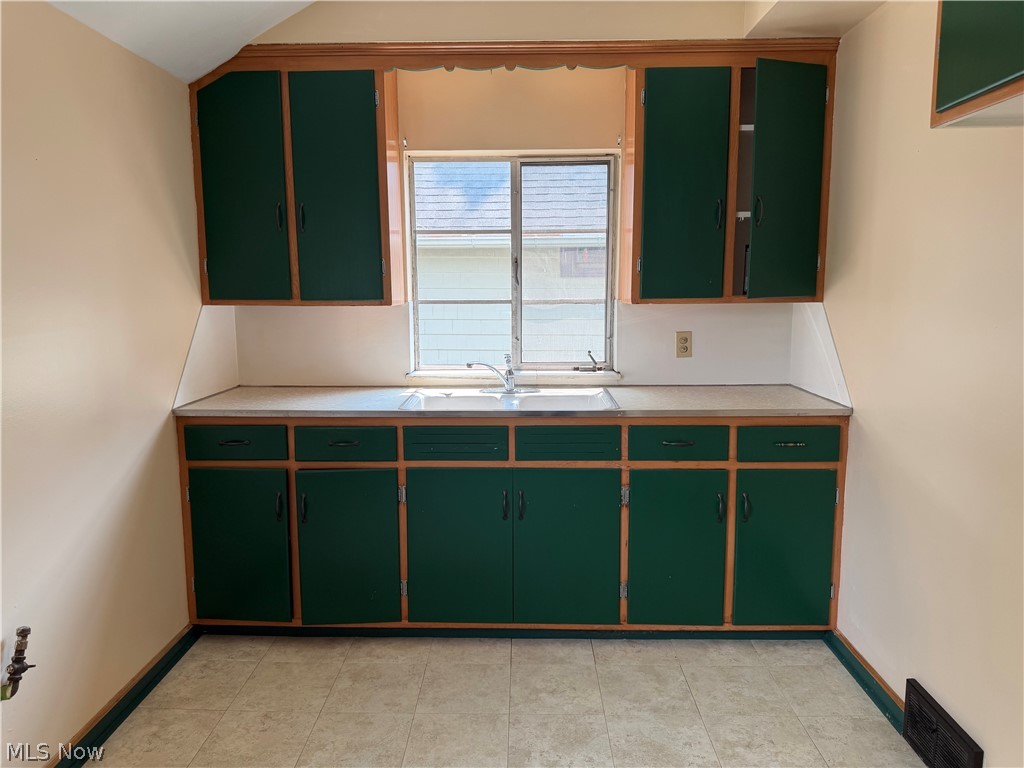 2119 Warren Road Property Photo 11