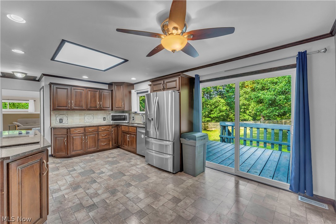 4824 Darrow Road Property Photo 4