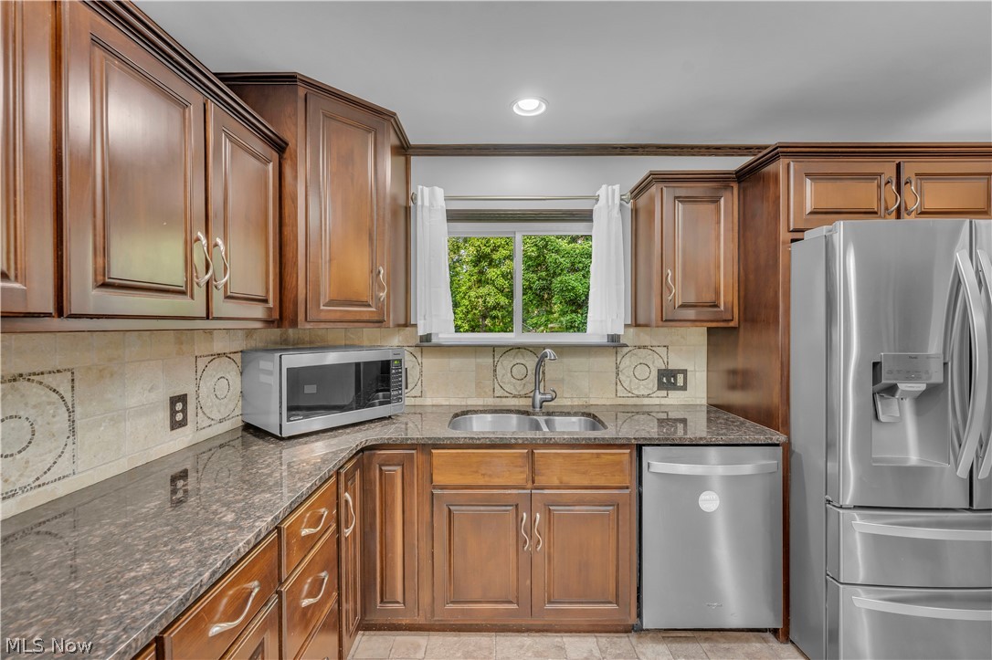 4824 Darrow Road Property Photo 7