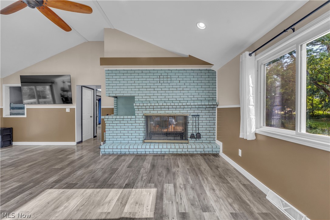 4824 Darrow Road Property Photo 13