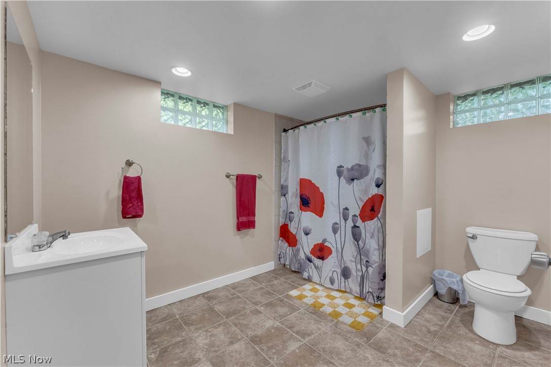4824 Darrow Road Property Photo 29