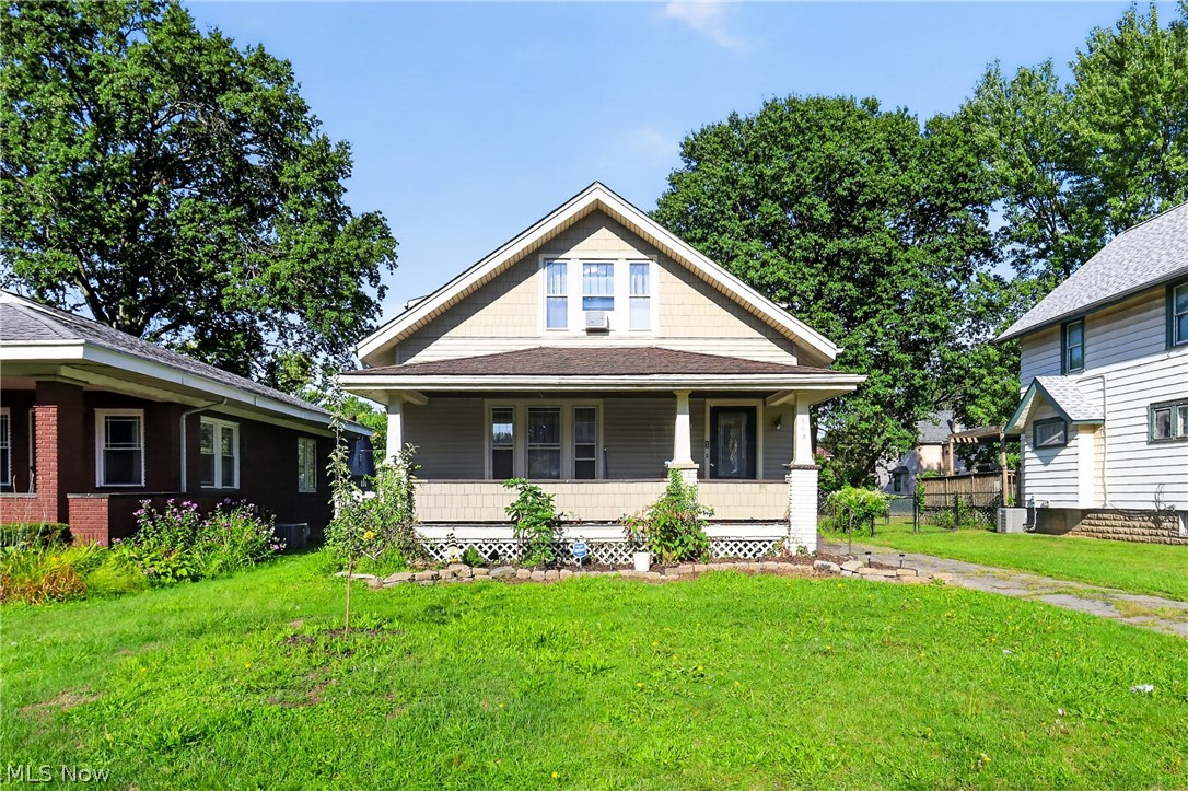 568 Oak Knoll Avenue SE