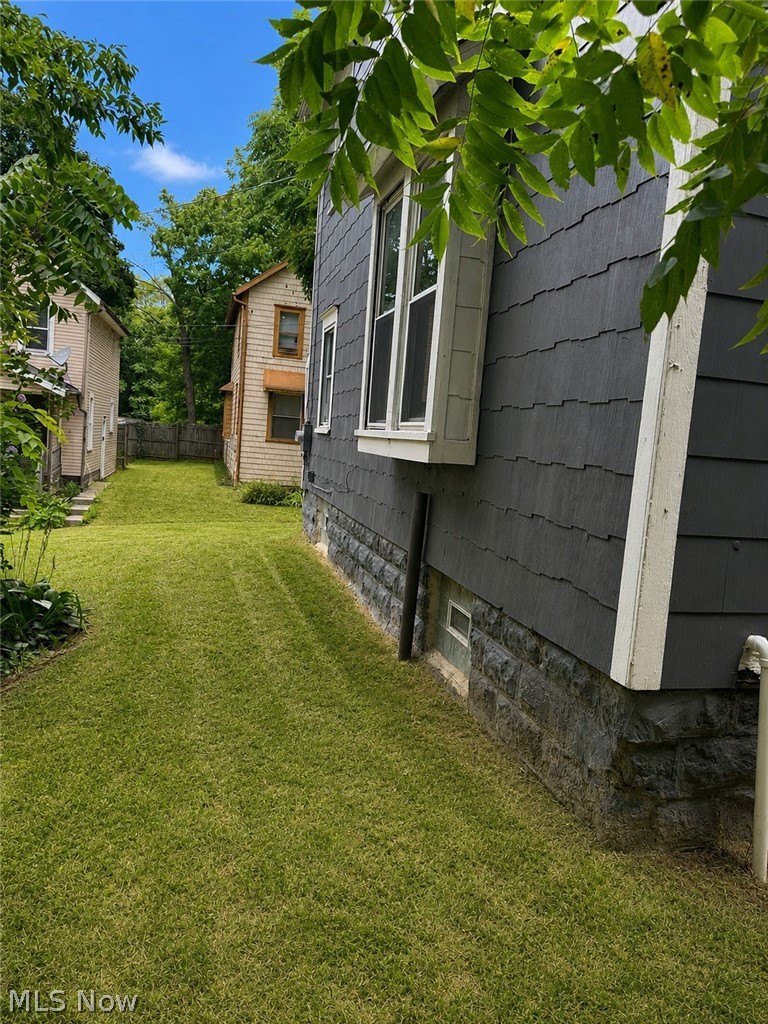936 Ella Court Property Photo 4