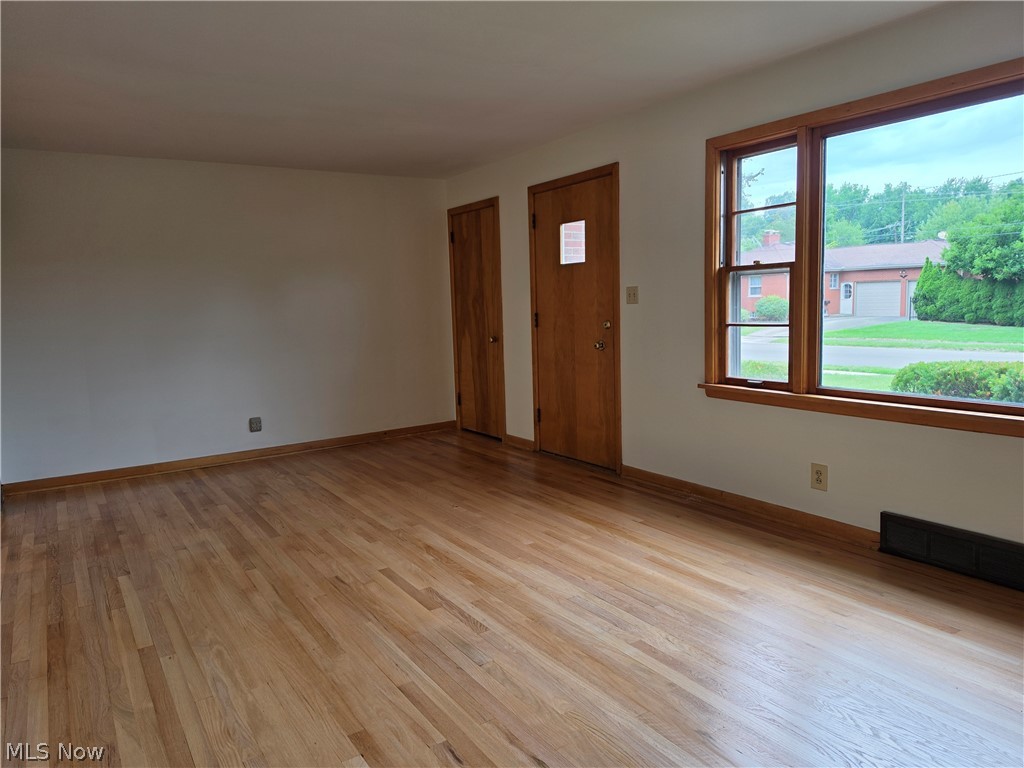 1459 Stepney Property Photo 7