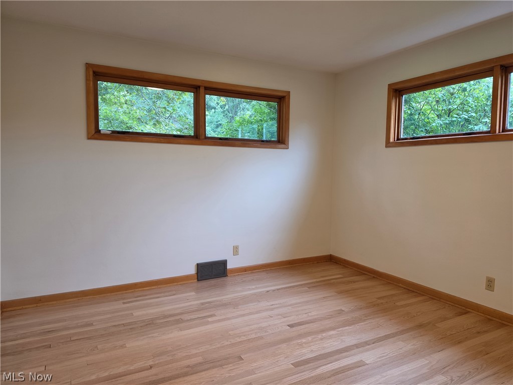 1459 Stepney Property Photo 8