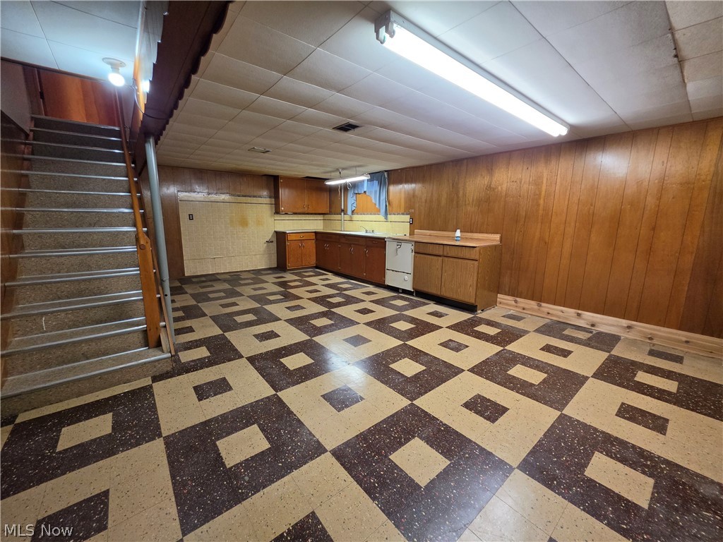 1459 Stepney Property Photo 13